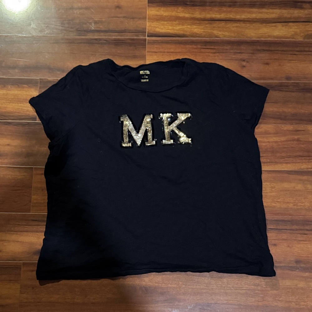 Michael Kors Woman’s Tee with gold Logo